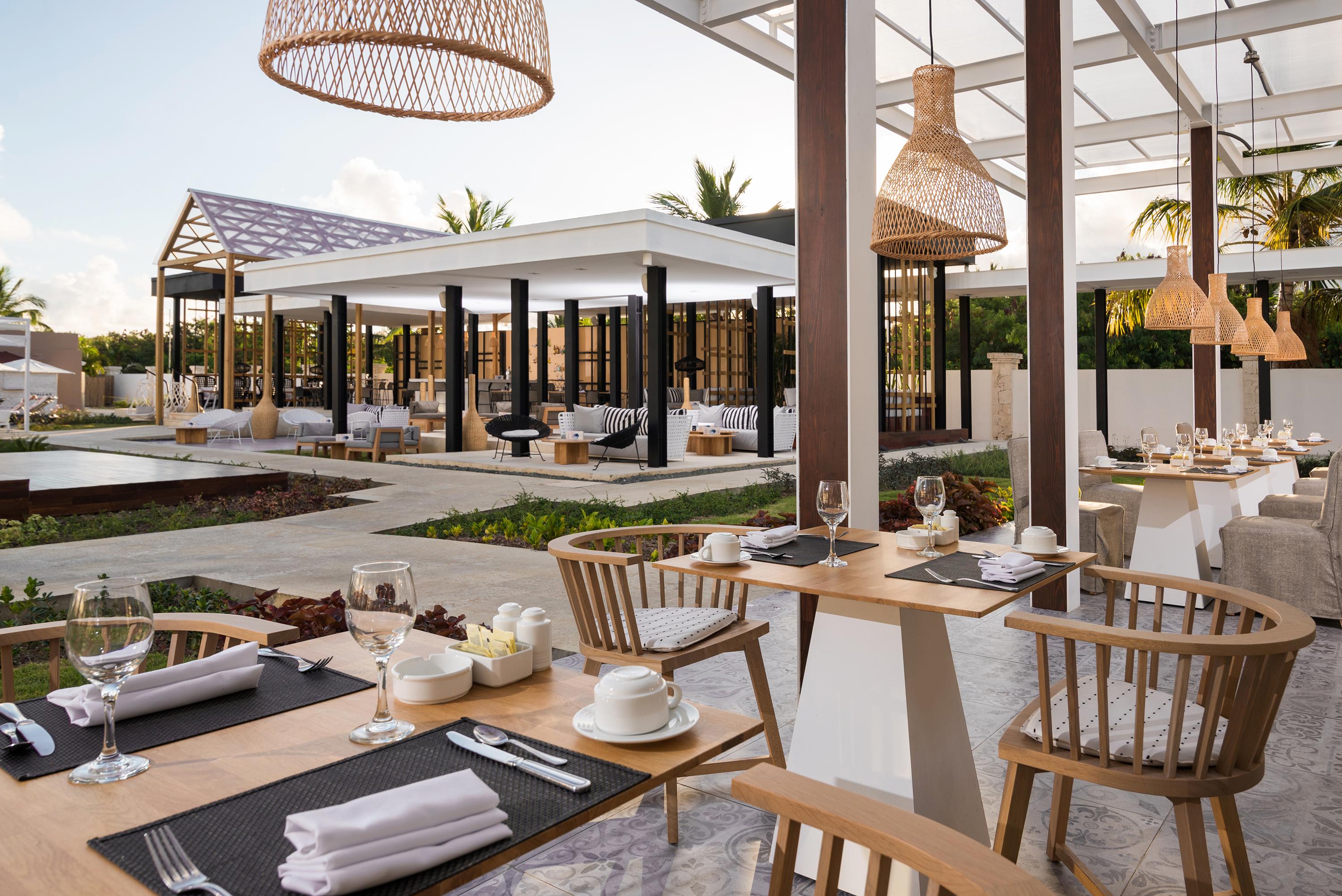 Catalonia Royal Bavaro (Adults Only) Punta Cana Exterior photo The Beach Club