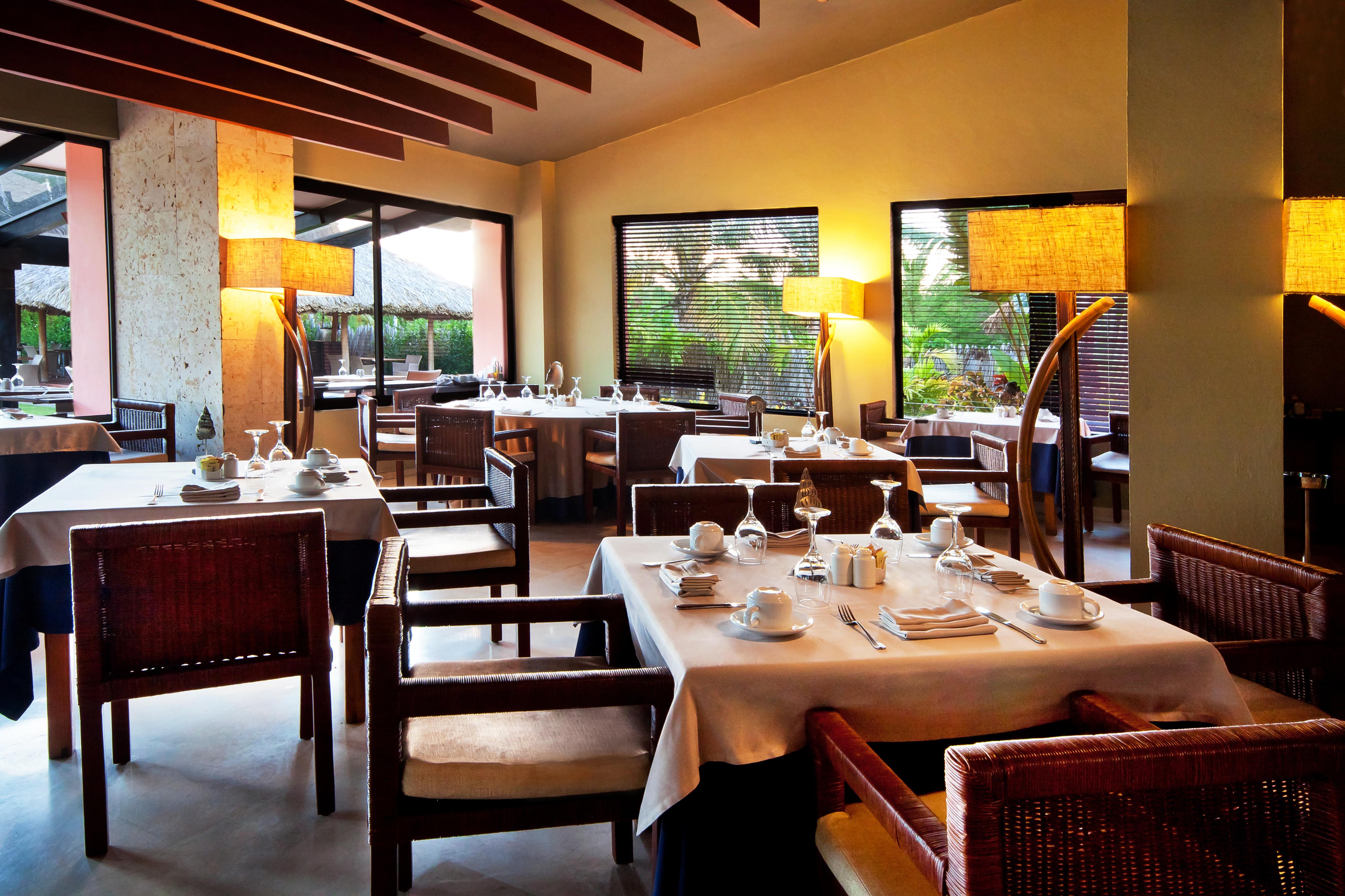 Catalonia Royal Bavaro (Adults Only) Punta Cana Exterior photo Restaurant at the hotel