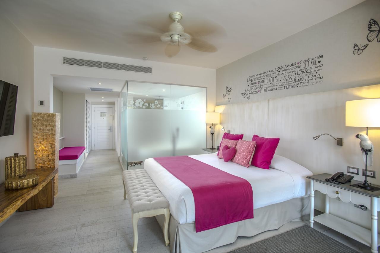 Catalonia Royal Bavaro (Adults Only) Punta Cana Exterior photo Junior Suite