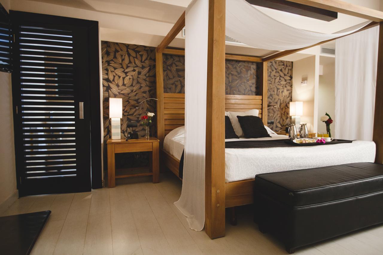 Catalonia Royal Bavaro (Adults Only) Punta Cana Exterior photo A bedroom at the hotel