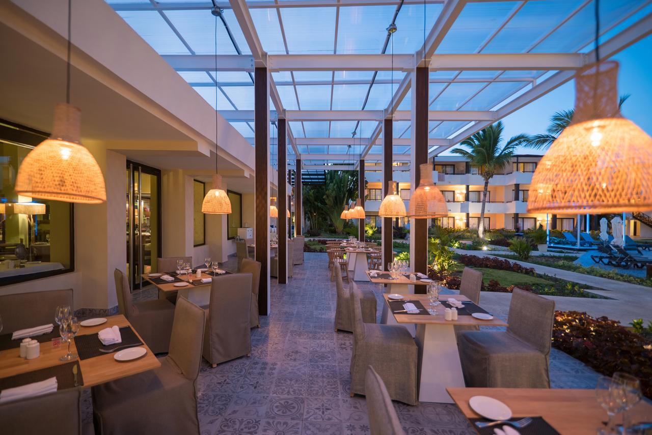 Catalonia Royal Bavaro (Adults Only) Punta Cana Exterior photo Restaurant at the hotel
