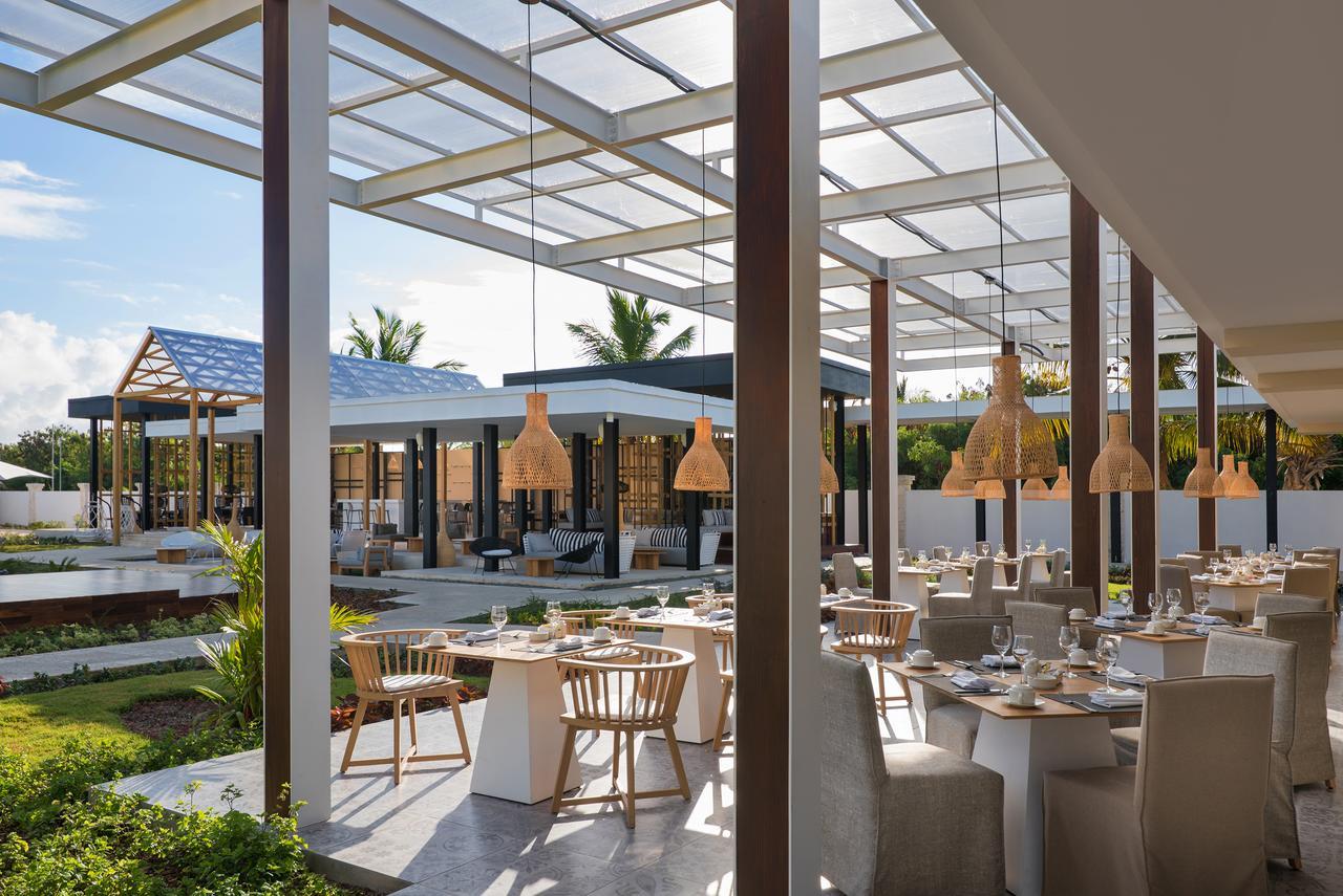 Catalonia Royal Bavaro (Adults Only) Punta Cana Exterior photo The restaurant at the resort
