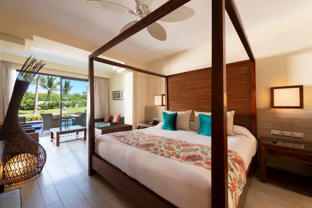 Catalonia Royal Bavaro (Adults Only) Punta Cana Exterior photo Junior Suite swim-out