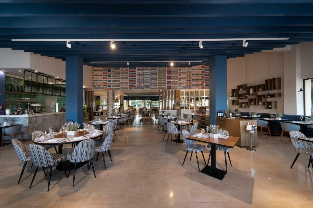 Catalonia Royal Bavaro (Adults Only) Punta Cana Exterior photo The interior of the restaurant