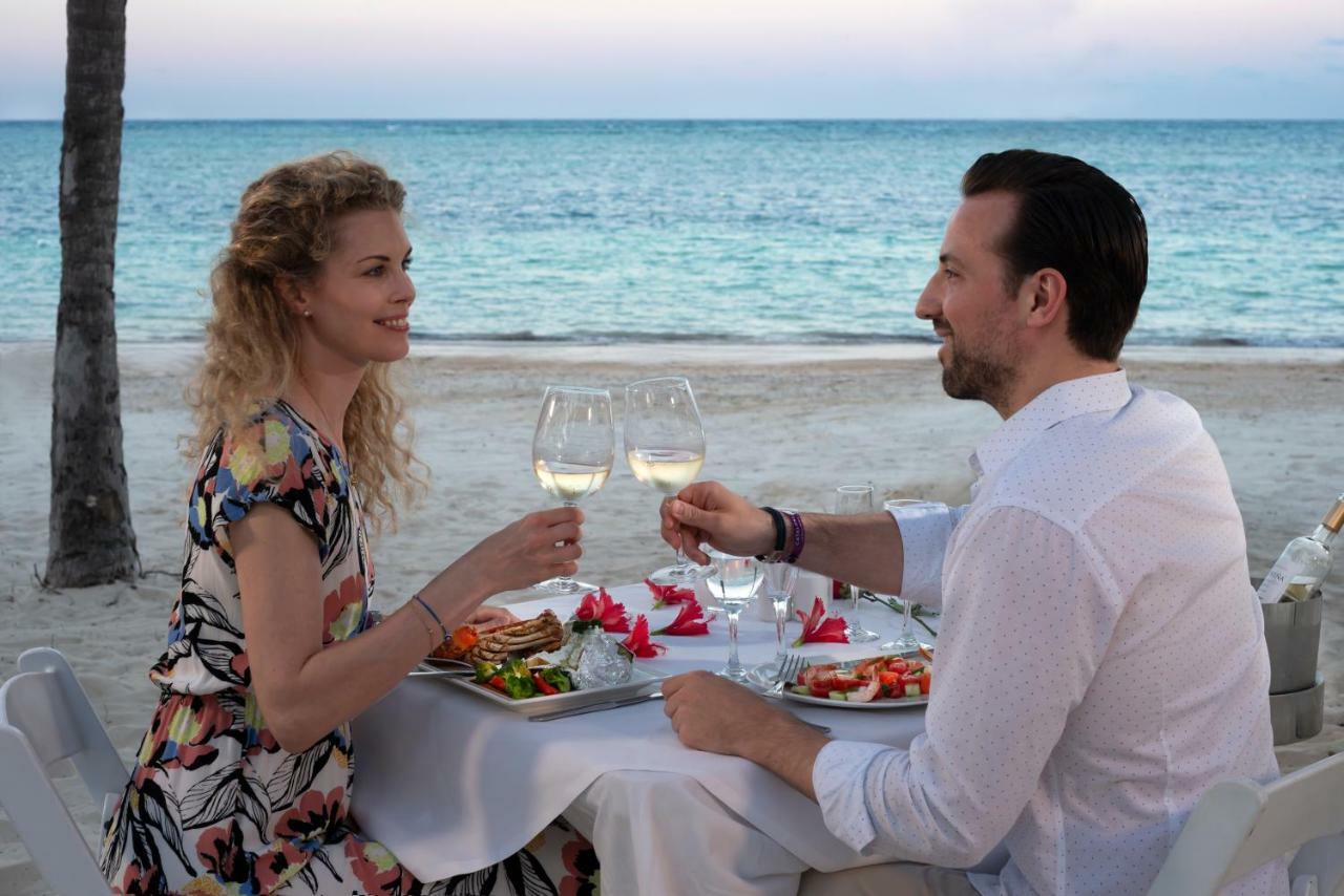 Catalonia Royal Bavaro (Adults Only) Punta Cana Exterior photo Dinner at the beach
