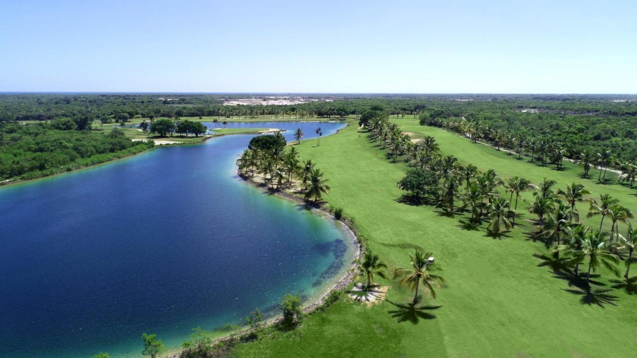 Catalonia Royal Bavaro (Adults Only) Punta Cana Exterior photo Aerial view of the golf course